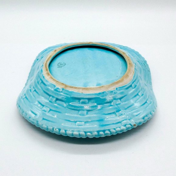 Vintage Ceramic Blue Basket Weave Bowl With Fruit Applique - Picture 3 of 4